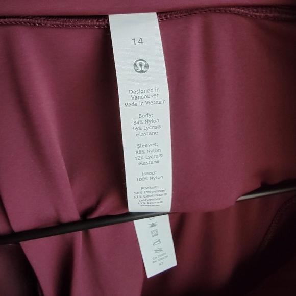Lululemon Far and Free Jacket in Cassis size 14 NWT - Picture 12 of 12